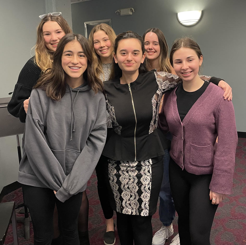 picture of team members included Freshmen Julianna Franklin, Tessa McCutchen and Natalia Probst and Seniors Daisia Golombowski, April Hellman and Laine Sperry